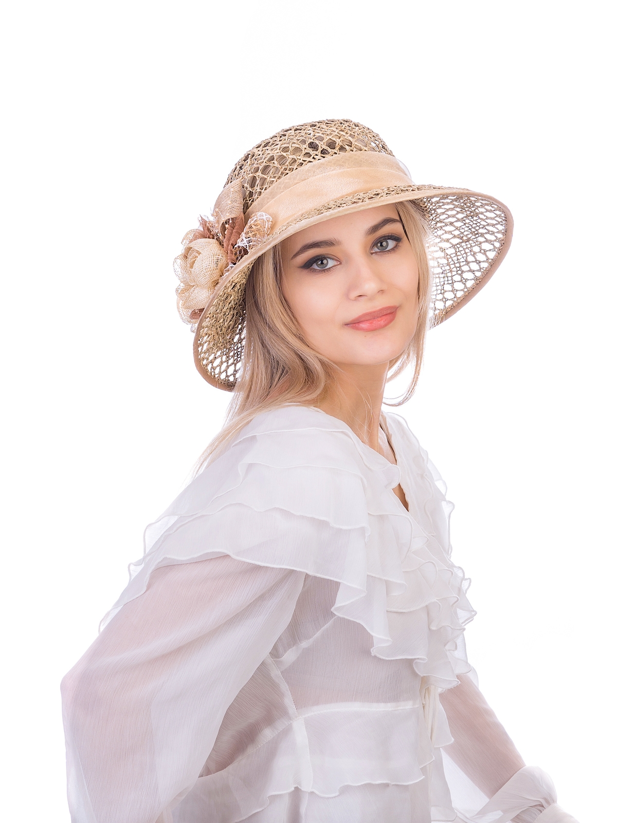 Соломенная шляпка №4 с ажуром по тулии и полю--6